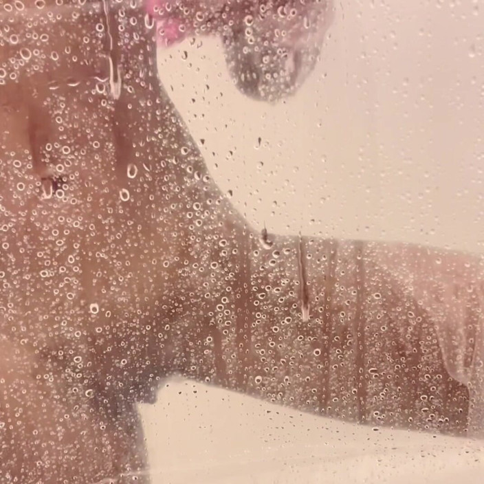 Emilycreams1: Shaving in the Shower