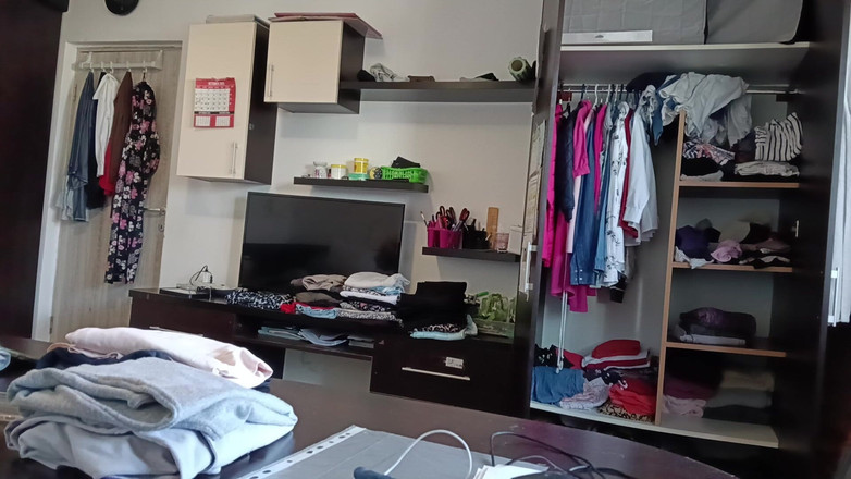 Mirsur: Bruna Sexy Che Fa Le Faccende Nude in Giro per...