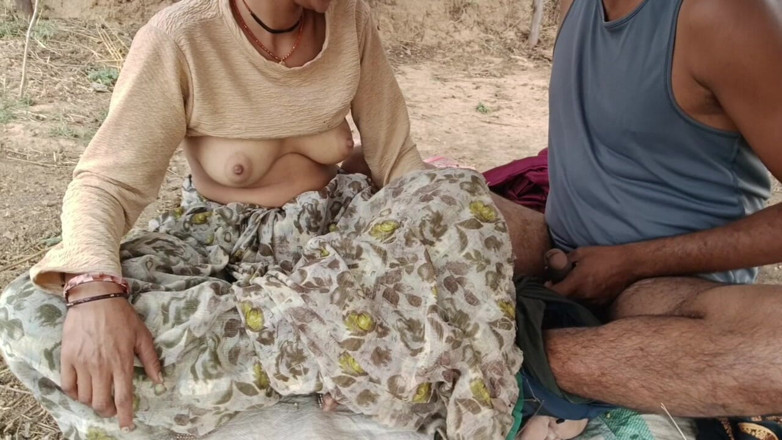 seema: Outdoor Mai Bhabhibko Land Chusaya