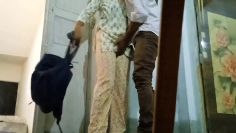 Fantacycutting: Nauczycielka czesnego potajemnie zabrała wiejskiego studenta do pokoju i zerżnęła...