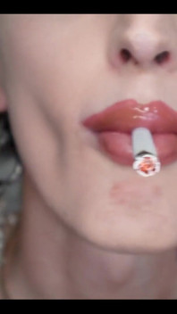 Ti piace guardare le ragazze che fumano?