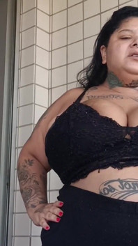 BBW Fumando Na Sua Sacada