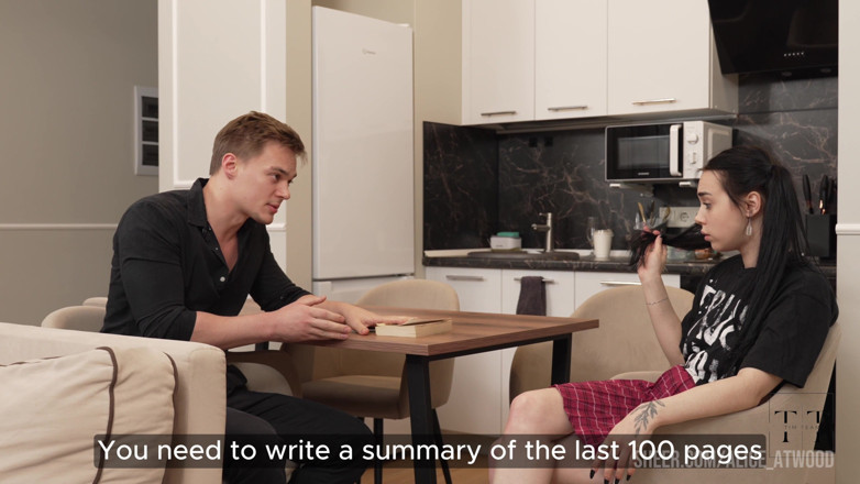 Alice_Atwood: Tutor strict! Nu-i spune mamei mele vitreg că sunt o...