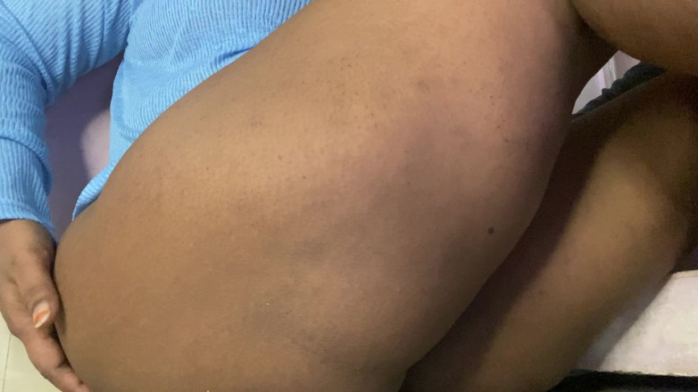 Angoori: Mi-am masat sânii, mi-am întins pizda și mi-am futut cu degetul, MMS...