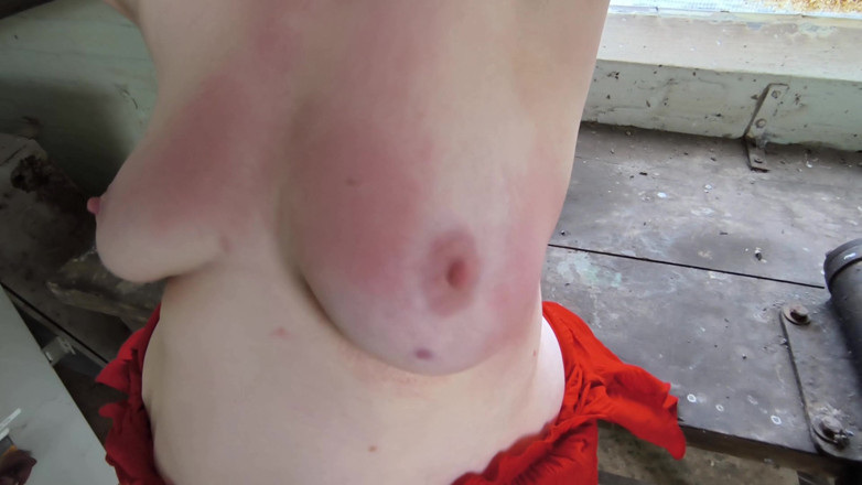 Bouncy Tits Action: keras buah dadanya di bengkel