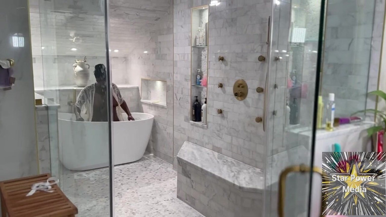 Star Power Media: Smyslné promočení: Gianiny nezbedné koupelové škádlení