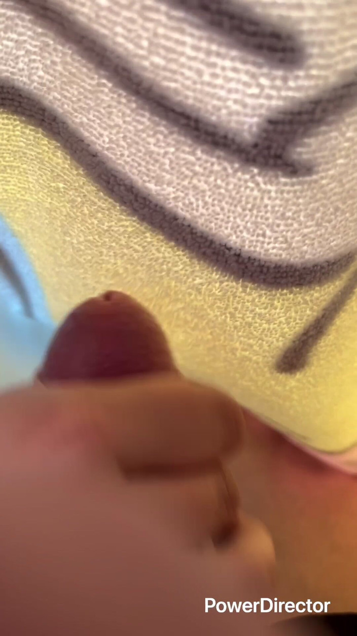 Galy: Piscină, îi masturbez pula frumoasă în vederea completă a tuturor