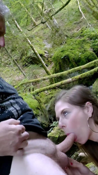 Pertemuan luar ruangan alice maze si tante seksi belgia sama terry kemaco di pinggir sungai