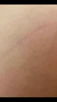 Doufám, že se vám bude líbit moje velké červené dildo klouzání tak snadno do zadku