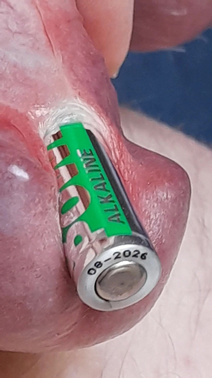 Swedish_switcher: 내 자지가 배터리로 달린다