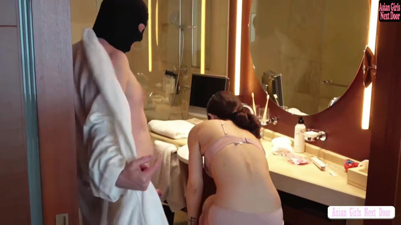 TOKYO HONEY TRAP: 165 semi patla saundary har tivr pal ke saath kanp...