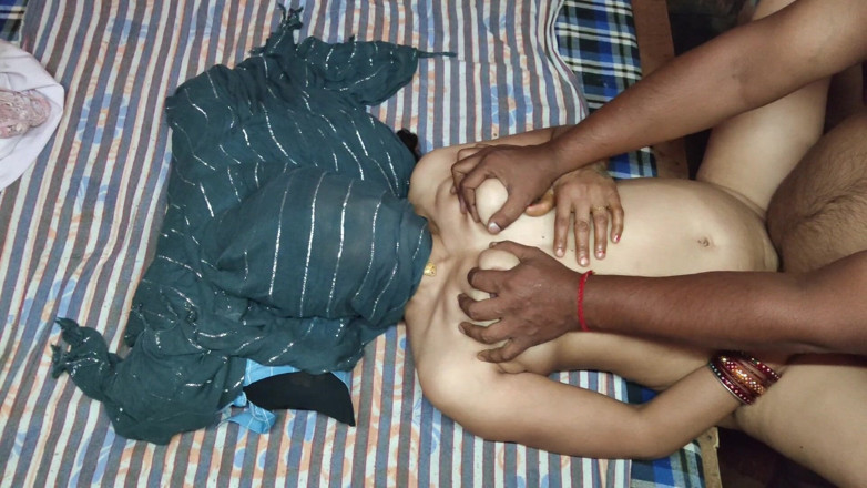 Madhu: Butyfull - rainha dos peitos grandes Madu Deasi Bhabi Ne Apne...