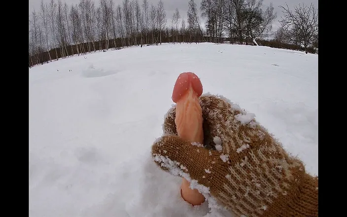 Hera Harding: Frozen handjob in the Alps