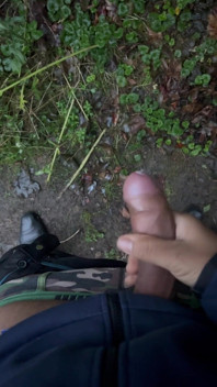 Un mec timide dans un lieu de croisière et n’a pas pu résister à ma bite