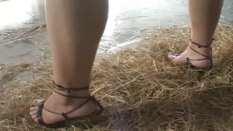 Genuine XXX: Blonďaté a ebenové brazilské submisivní děvky výprask a iniciace ponížení