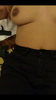 Awek seksi, buah dada besar? Miang