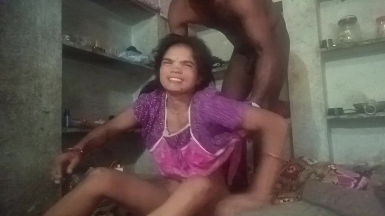 Hharr9898: Ev hanımı kocasını sikiyor