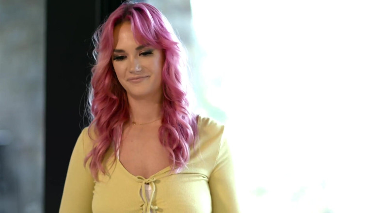 Mommy's Girl: Mama's Boy - ułożona milf Siri Dahl ssie i pieprzy pasierba...