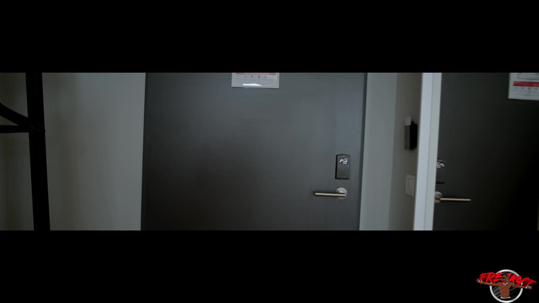 Freaky T: 거대한 자지를 갈망하는 Sophie Reade