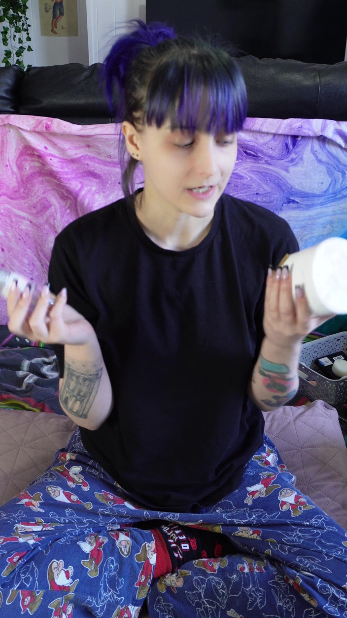 Alice Bean: Alice Does Makeup