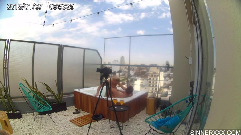 Sinners World: Bts cam - intense jacuzzi seks op het dak
