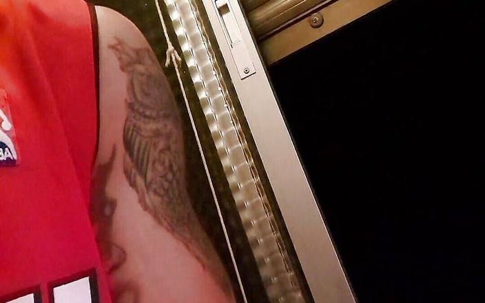 Liamgaell27: Masturbation dans la cuisine !