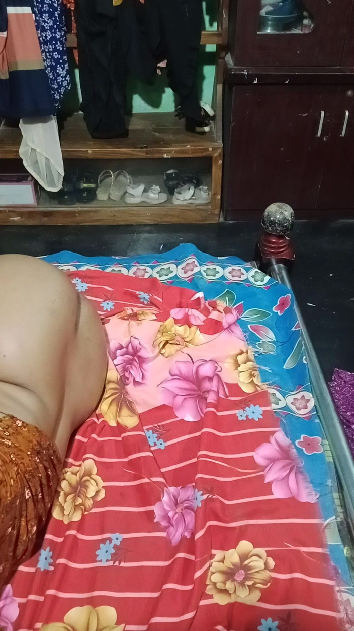 Mombd: Desi het Aunty tight fitta XXX, Desi Village Aunty Tight...