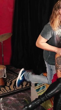 Fucking a Rock Star - Harley Sixx Touží po úspěchu a ptáky. italský příběh