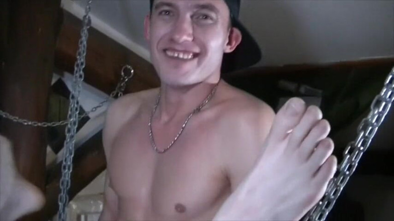 Gaybareback: Twink chupada por chico heterosexual