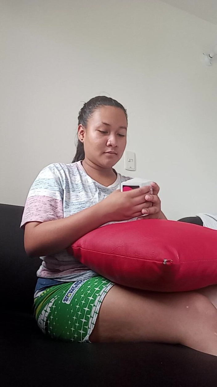 Tiny Owens: Mostrasi felice