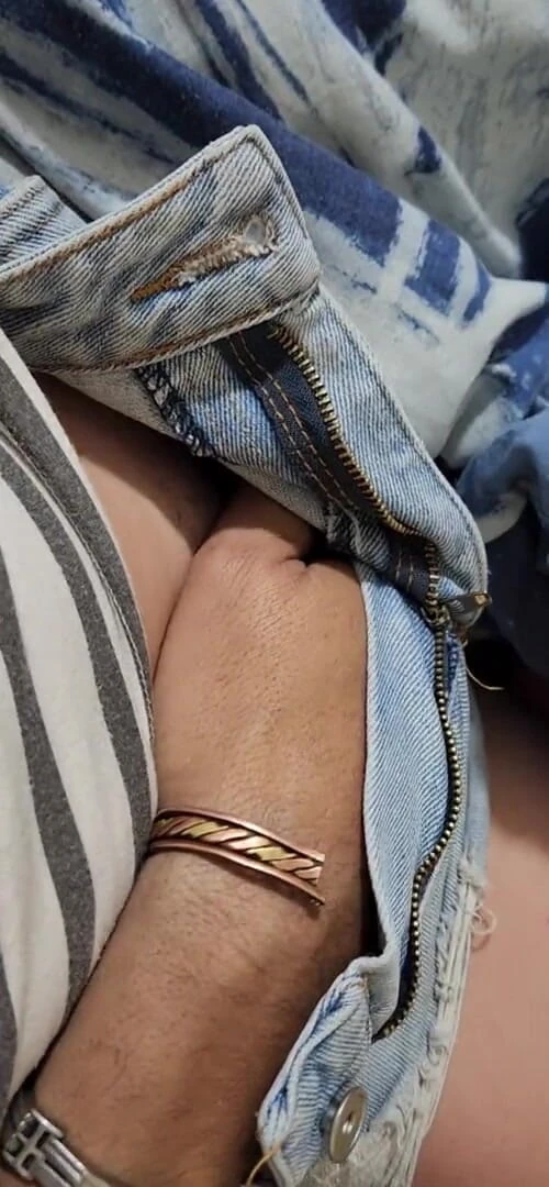 Sparowdox: タイトなジーンズを履いた19歳の彼女を指で触る