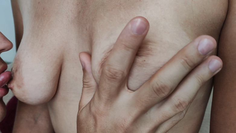 Nipple Stock: Máy bay bà già gợi cảm để cho con trai riêng...