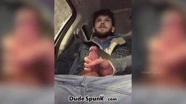 Jag bad Uber-föraren att låta mig knulla av min kuk i sin bil &han gav mig en avrunkning & jag cum enormt!