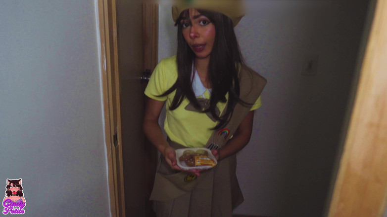 Cindy Luna Petite: Sunt o cercetașă și vreau să-ți dau Cookie-ul meu