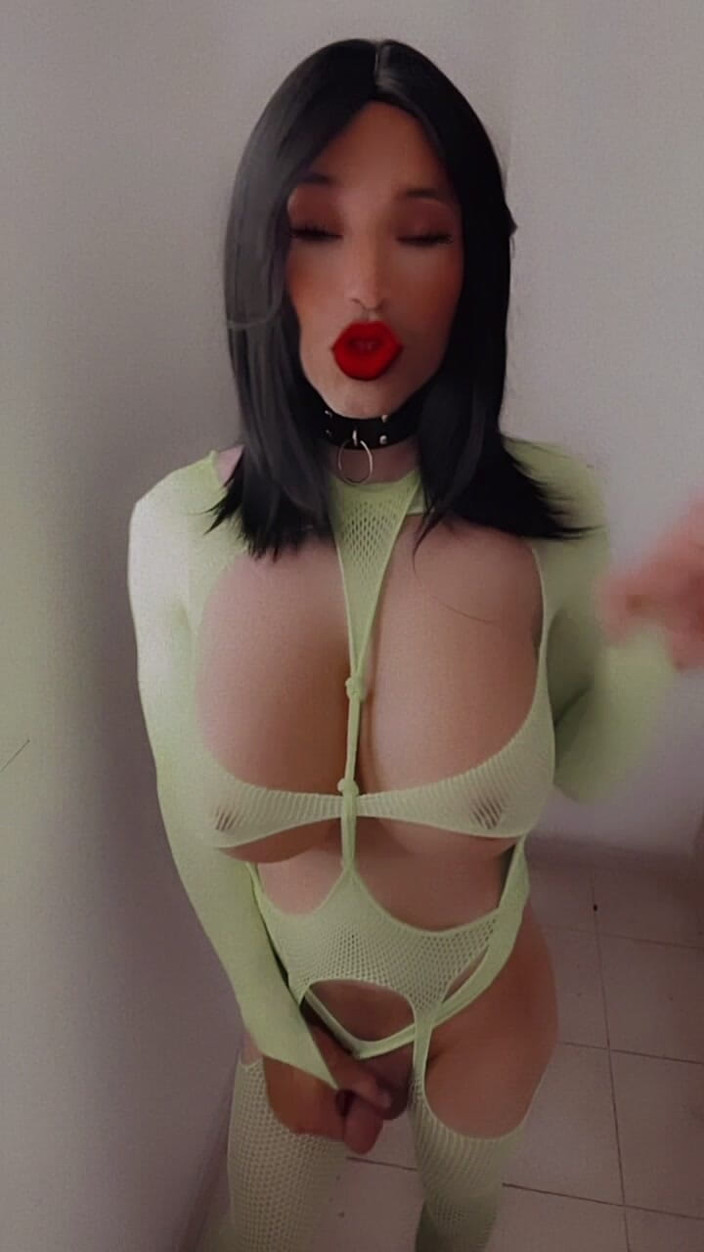 Sissy Slut Brianna: In ginocchio, tesoro, voglio che tu senta il peso del...