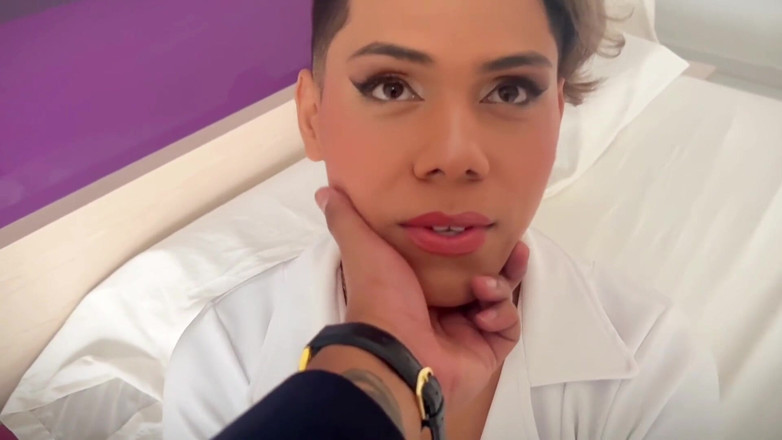 Marine Laveau: Босс трахает задницу вкусной транс-секретарши