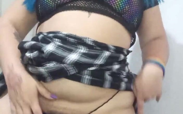 Reyna Tirana: 오늘은 헤비 메탈의 날이며, 당신의 날고속 여주인으로 그것은 당신에게 콘텐츠를 가지고 내 의무입니다