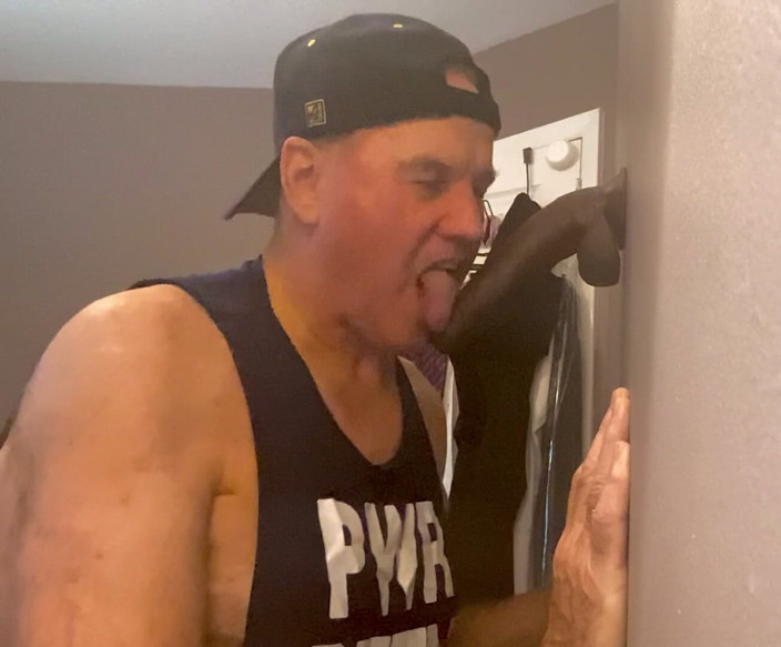 BIKEMAN25: Gloryhole casero con bikeman
