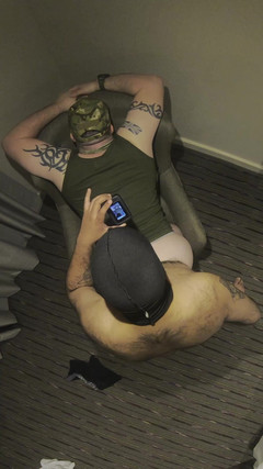 uktattooedchub74: Legerrekruut zuigen en neuken deel twee