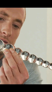 Blondynka sprzedawczyni dildo