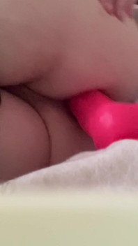 Ponk dubur – dildo gergasi melancap skank antara kaum