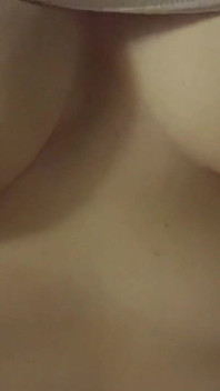 Bbwbootyful habla sucio apretando mis grandes tetas chupando mi didlo