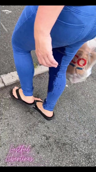 Mouillage Public En Jean - Pourquoi Le Tenir Quand Il Se Sent Si Bon ?