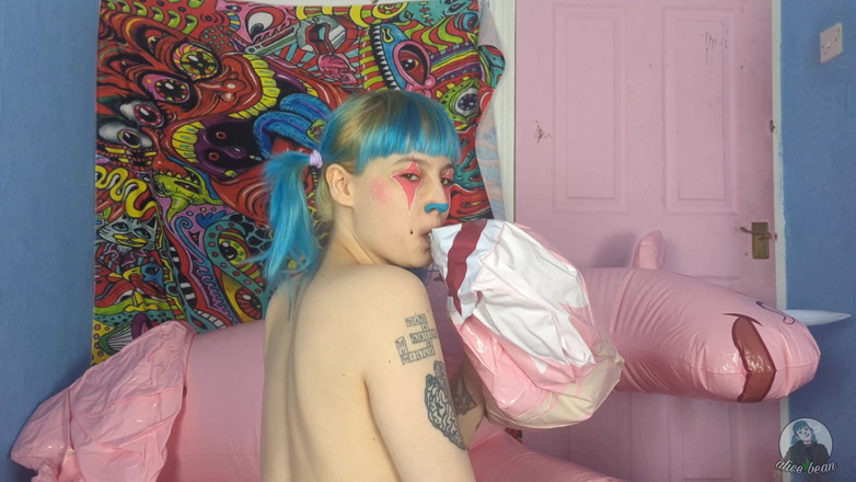 Alice Bean: Obří nafukovací jednorožec, část 1