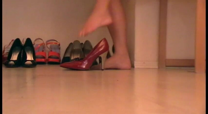 Foot Girls: Milf amatur bermain kasut