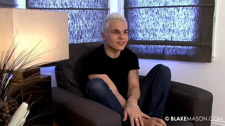 Blake Mason: Ben mostra il suo buco glabro