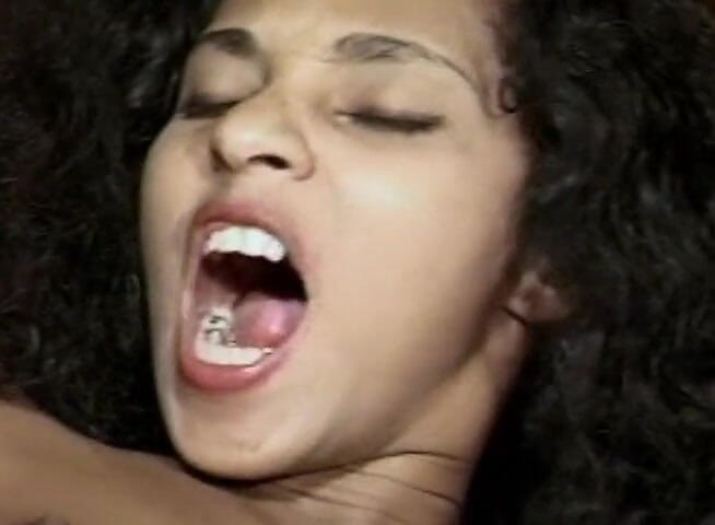 Cockleaders: Ebony slut gets anally slammed on the bed by bbc