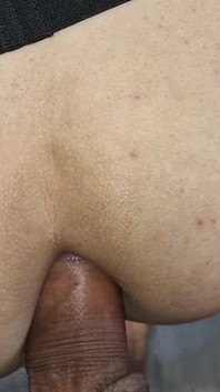 Nalévám si semeno do zadku z intenzivního potěšení ze sexu bez sedla!