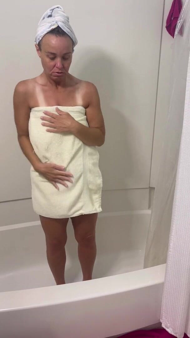 Sweet Marie: Marie si wanita dewasa lagi buka baju pakai toilet, mandi...