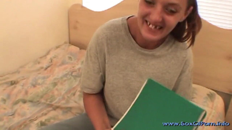Spungy Gunk Films: Husbilsparken Skank Yazmine återbetalar en dålig check med sin fitta!